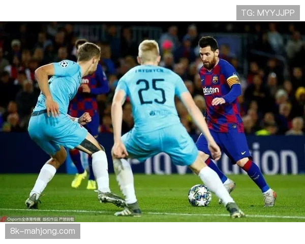 VAR长时间介入,判定斯佩齐亚进球越位无效,引发主场球迷巨大嘘声。 VAR长时间介入,判定斯佩齐亚进球越位无效,引发主场球迷巨大嘘声。